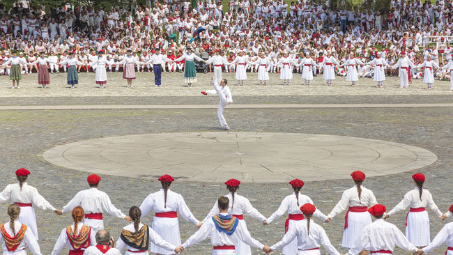 Festival de danzas folclóricas en San Fermín