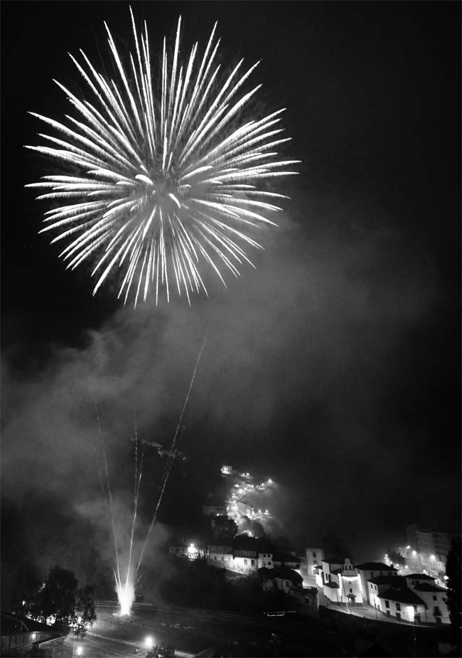 Fireworks of the Female Groups. Photograph: José Ramón Puerto.