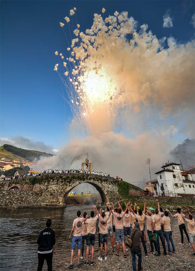 Fireworks during the procession of Carmen. Photograph: José Ramón Puerto.