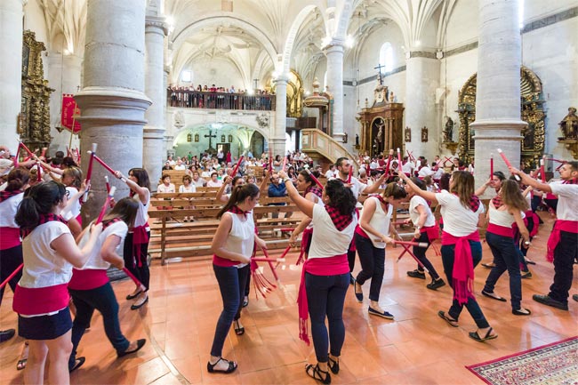 The dances take place in the streets and in the church.