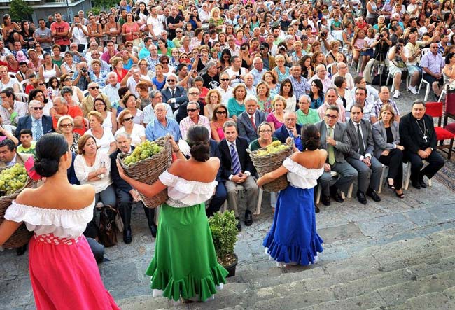 harvesters on the steps of the Cathedral